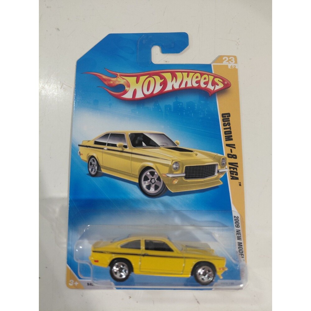 NIP Hot Wheels 2009 New Model 1:64 Die Cast Chevrolet V8 Vega Classic Car C